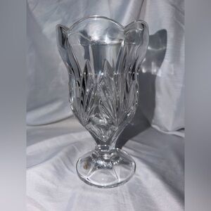 Vintage Royal Limited 24% Lead Crystal Tulip Vase 8" - Made in Czech Republic